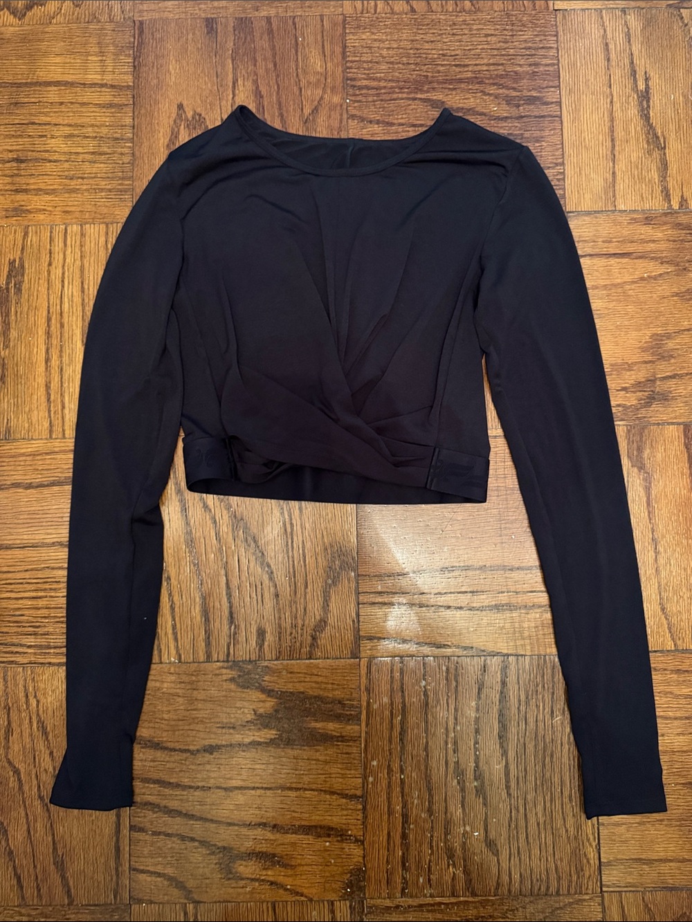 Fabletics Black Long-Sleeve Twist-Front Crop Top
